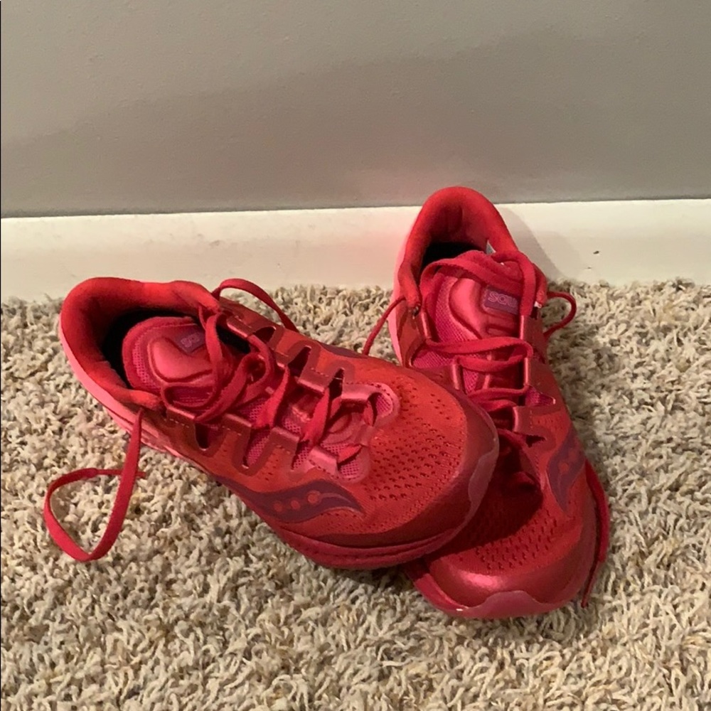 Women’s saucony freedom iso
